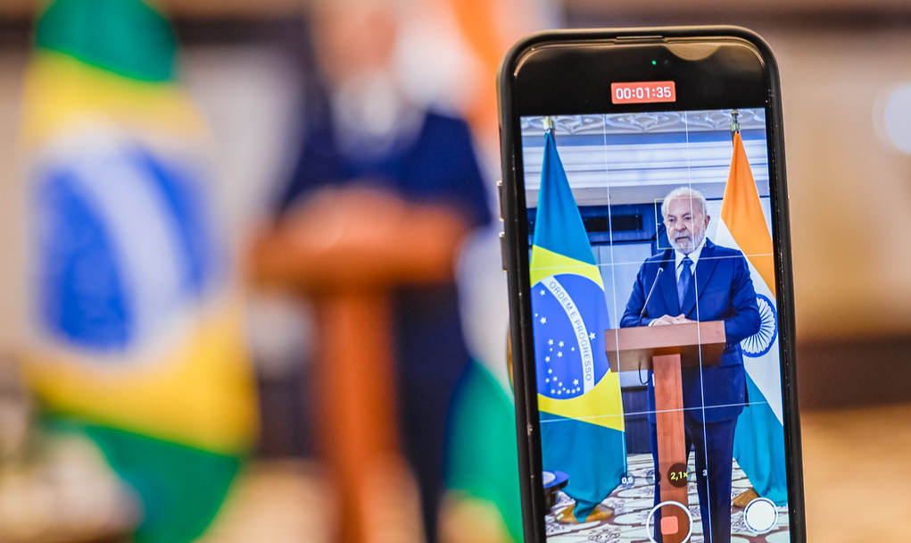 Helena Martins: Congresso amplia concentração da mídia; Lula deveria vetar