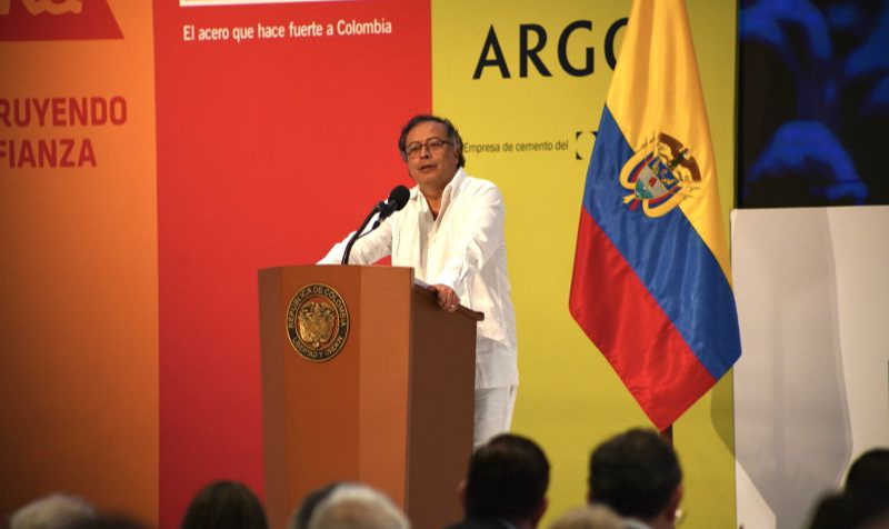Tensão entre governo e guerrilhas: ‘paz total’ de Petro enfrenta obstáculos na Colômbia
