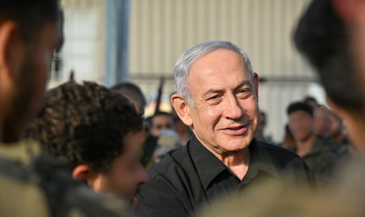 Atuação de Benjamin Netanyahu vem sendo questionada na população, já que o líder não convence e vê popularidade despencar