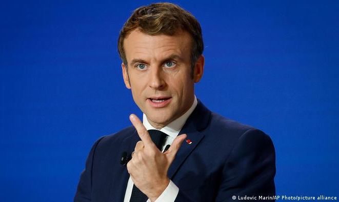 Assembleia Nacional da França rejeita controversa lei de imigração