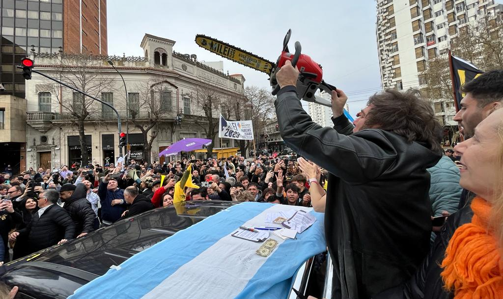 Candidato à Presidência argentina, Javier Milei ataca Lula nas redes sociais