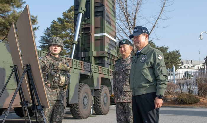 Ministro da Defesa sul-coreano Shin Won Sik orientou oficiais a adotarem ações ‘imediatas, fortes e letais’ contra vizinho do Norte, que tem provado grandes avanços tecnológicos e bélicos