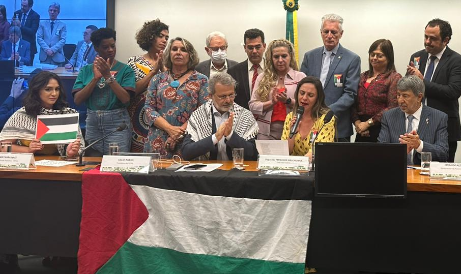 Documento foi apresentado em ato na Câmara em repúdio ao ‘genocídio contra os palestinos’, no qual participantes pediram ao governo Lula uma postura mais dura com Tel Aviv