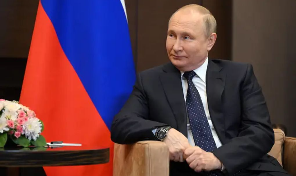 Presidente russo deu declarações após encontro com seu homólogo bielousso, Alexander Lukashenko, e voltou a rebater críticas de Washington contra Moscou