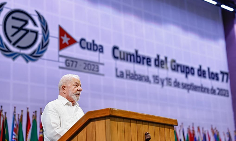 Presidente brasileiro ataca o sistema de governança mundial e empresas de tecnologia durante evento em solo cubano