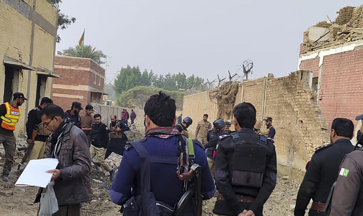 Grupo militante afiliado ao Talibã paquistanês assumiu autoria do ataque à delegacia de polícia de Daraban, local onde forças de segurança têm conduzido operações para ‘eliminar terrorismo do país‘