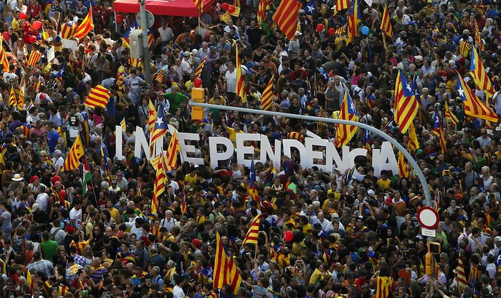Catalães exigem referendo de independência e aumentam pressão sobre Sánchez e Feijóo