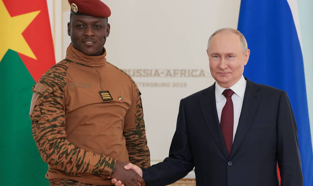Embaixador russo Alexei Saltykov afirmou que o país promoverá uma aliança com o aliado africano ‘para o treinamento de especialistas em projetos civis e militares’