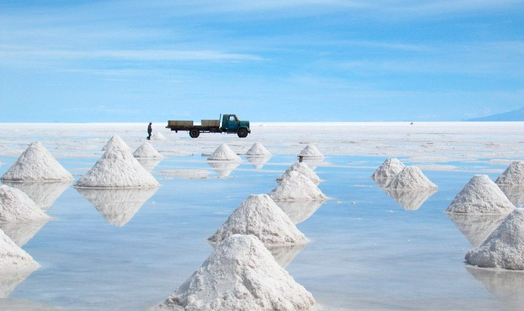 Enquanto Moscou e Pequim garantem acesso aos imensos depósitos de lítio da Bolívia, Alemanha perde espaço e volta seus esforços para Chile e Argentina