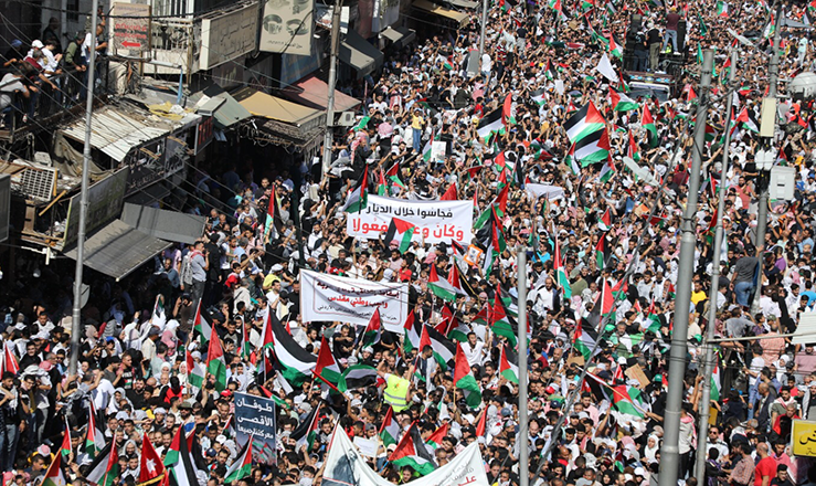 Povos árabes vão às ruas em massa a favor da Palestina, enquanto governos se omitem