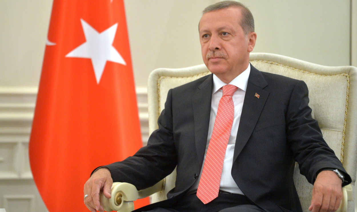 Presidente Erdogan qualificou bombardeio como ‘atrocidade sem precedentes’; governo defendeu que responsáveis ‘respondam perante o direito internacional’