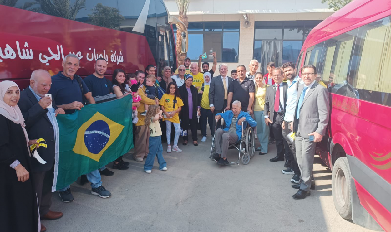 Brasileiros no sul de Gaza ainda aguardam autorização, enquanto grupo da Cisjordânia já está a caminho do Brasil