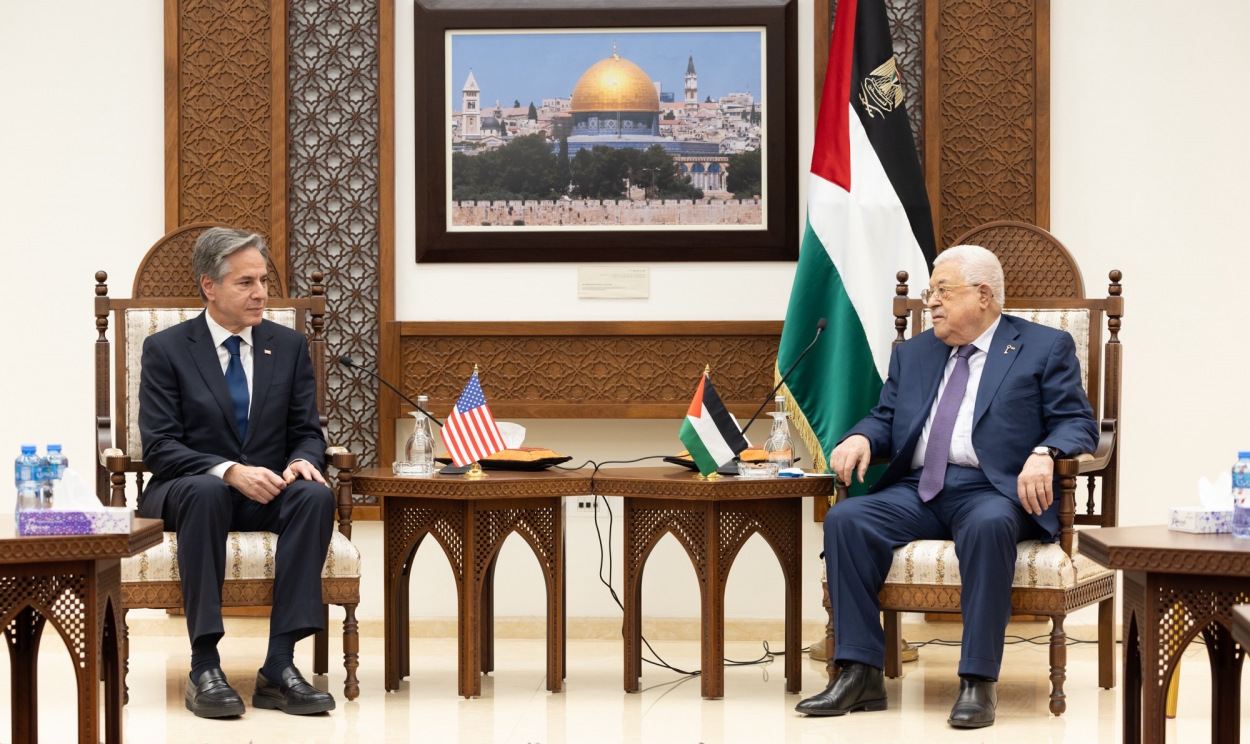 Secretário de Estado dos EUA se comprometeu ao líder da Autoridade Palestina para ajuda humanitária, mas resistiu ao pedido de cessar-fogo