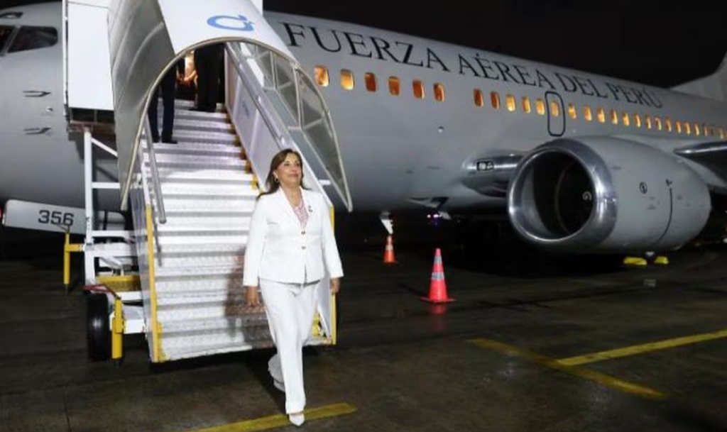 Uma aguda crise política e institucional abala os alicerces da democracia peruana; uma presidente que ‘não sabe nada’ e um especialista que ‘sabe muito’