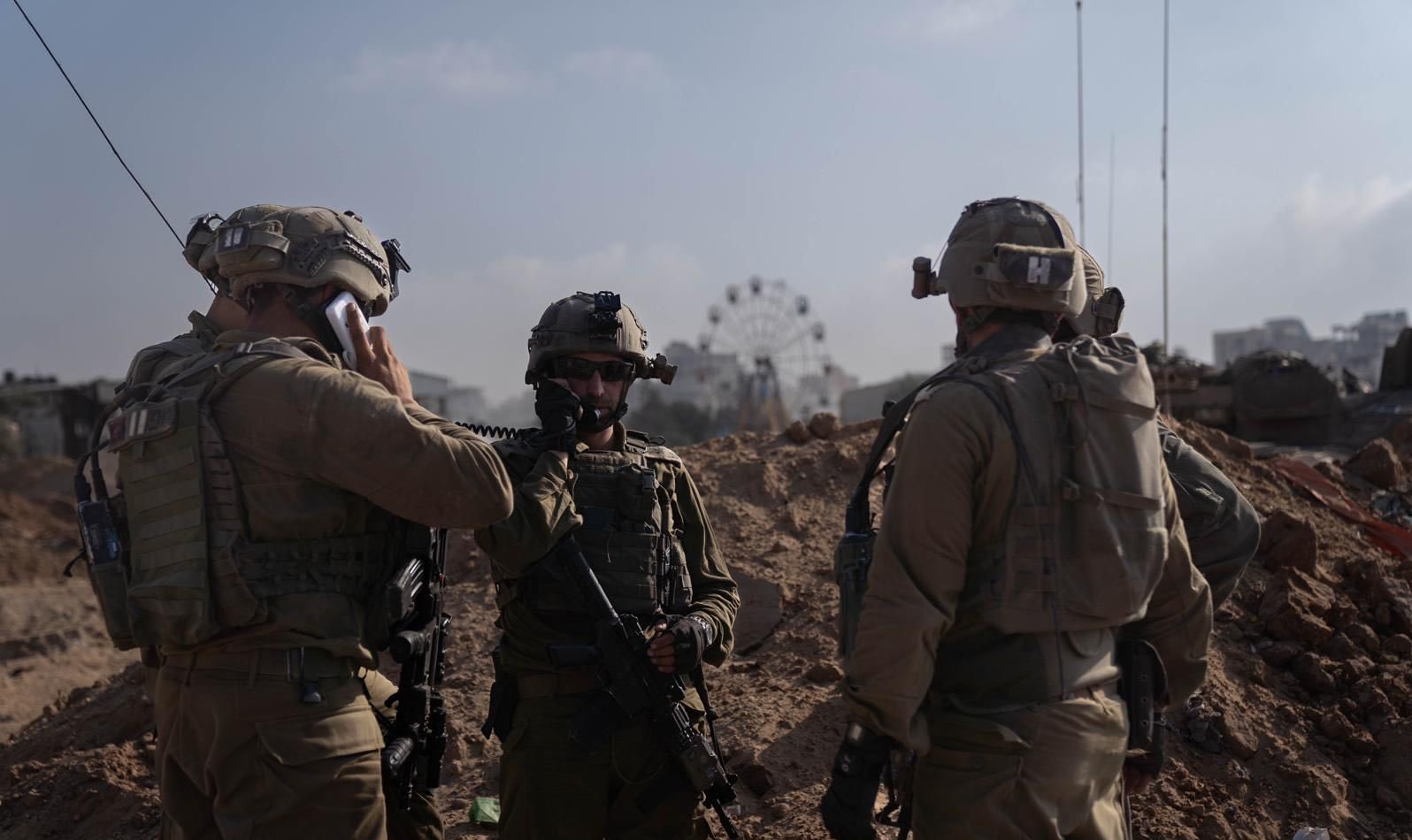 Em pronunciamento, Yoav Gallant declarou que civis do enclave palestino perderam confiança nos ‘terroristas’ que ‘estão fugindo para o sul’; Hezbollah fala em apoiar segunda frente contra Israel