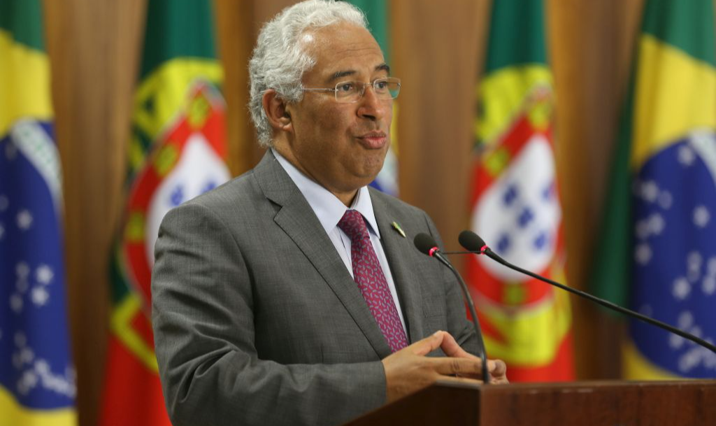 Acusado de corrupção, premiê de Portugal renuncia ao cargo