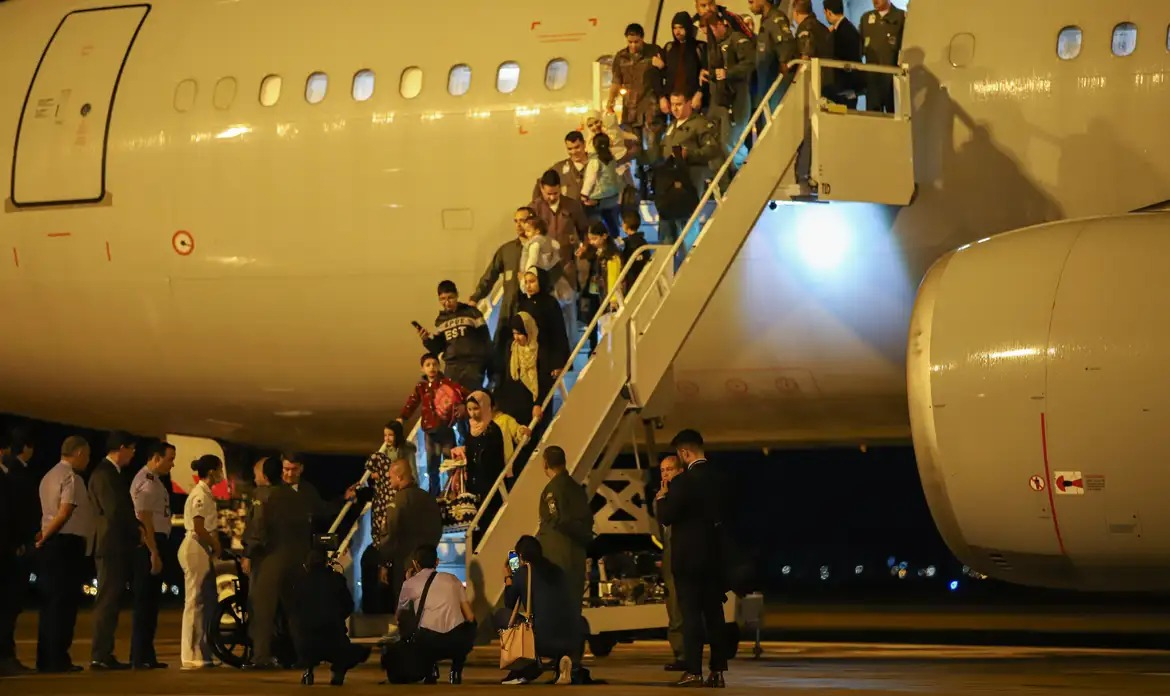 Mais um grupo de repatriados de Gaza chega ao Brasil, desta vez com 48 pessoas a bordo