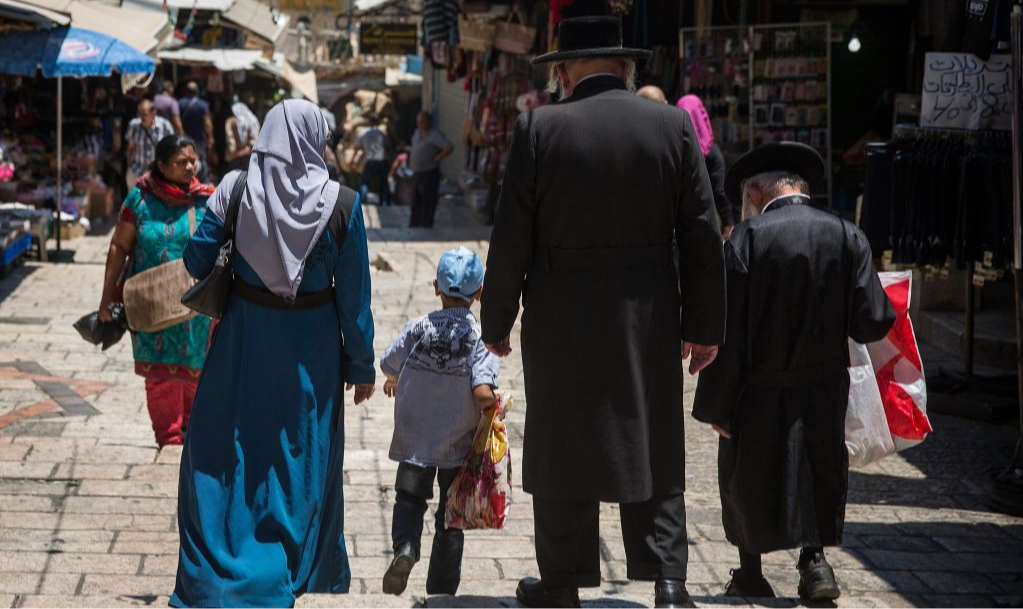 Instituto israelense mostra que 54% dos árabes que vivem no país se sentem discriminados por judeus, mesma cifra dos que consideram que situação econômica piorou desde outubro