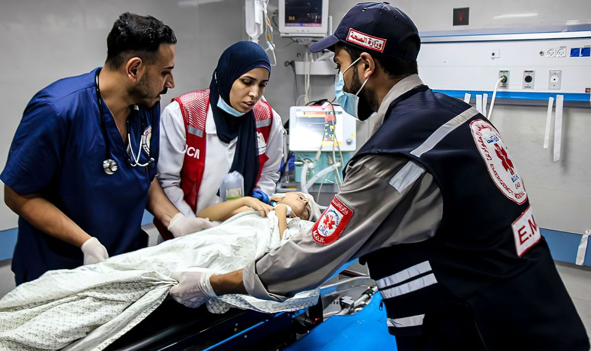 Ao menos 15 unidades de saúde foram atingidas por bombardeios de Israel
