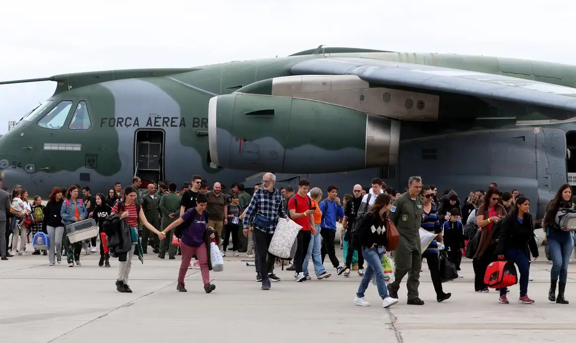Com mais 100 pessoas, este será o 11º voo de repatriação de brasileiros em áreas de conflito no Oriente Médio