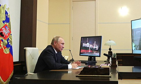 Alvo de mandado de prisão pelo TPI, presidente russo retoma participações presenciais com viagens aos Emirados Árabes e Arábia Saudita