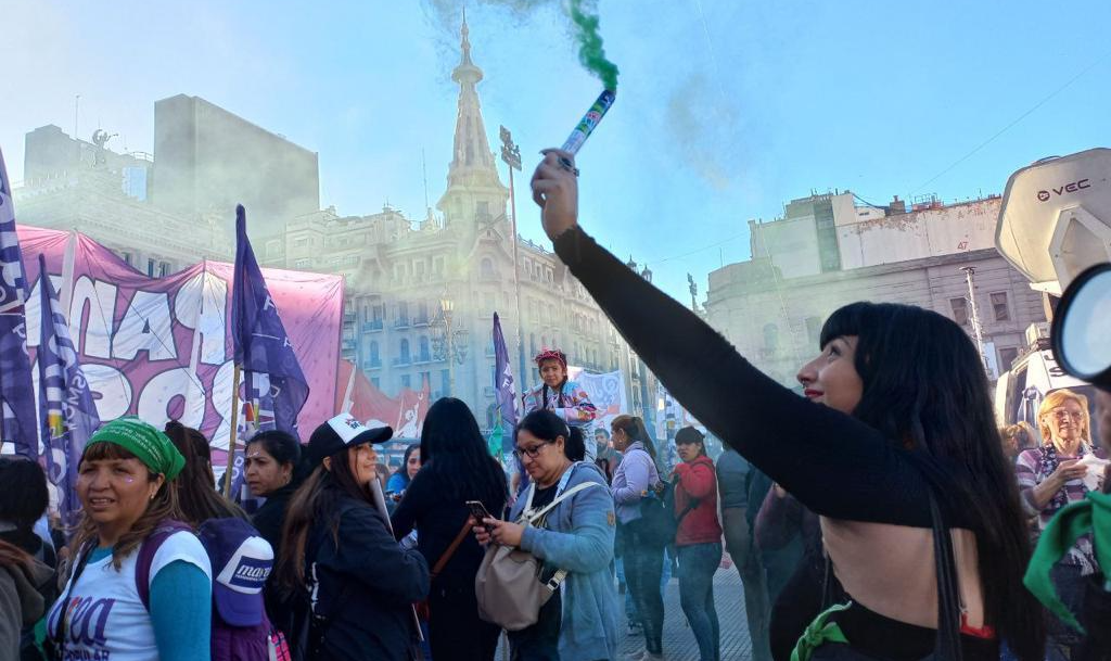Argentinas levam lema antifascista à marcha pelo Dia de Ação Global pelo Aborto Legal
