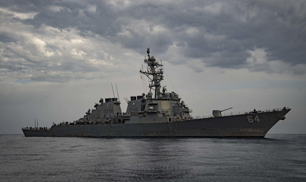 Departamento de Defesa dos EUA confirmou que o destróier USS Carney interceptou dois drones do grupo Ansarullah em sua direção