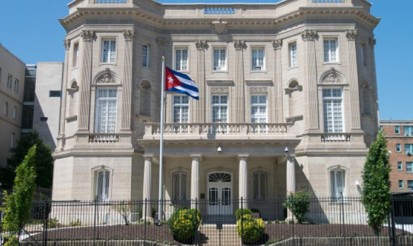 Chanceler cubano afirmou que a sede diplomática em Washington foi alvo de dois coquetéis molotov, e que não houve danos aos funcionários; esse é o segundo ataque contra a embaixada