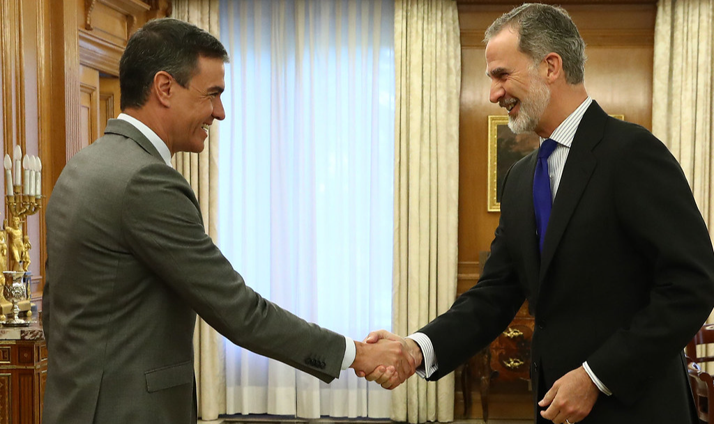 Rei da Espanha autoriza Sánchez a tentar formar maioria e se manter como premiê
