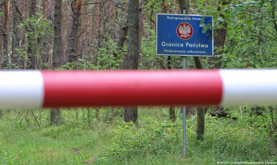 Polônia passa a barrar entrada de carros com placas russas