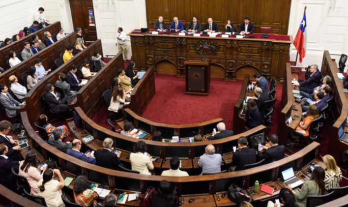 Dominada pela extrema direita, Constituinte chilena aprova retrocesso no direito ao aborto