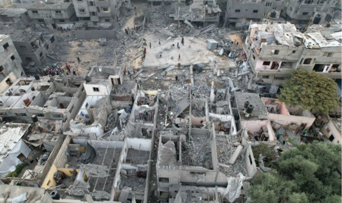 Paralelamente aos bombardeios, Israel também conduz uma incursão por terra no norte do enclave palestino