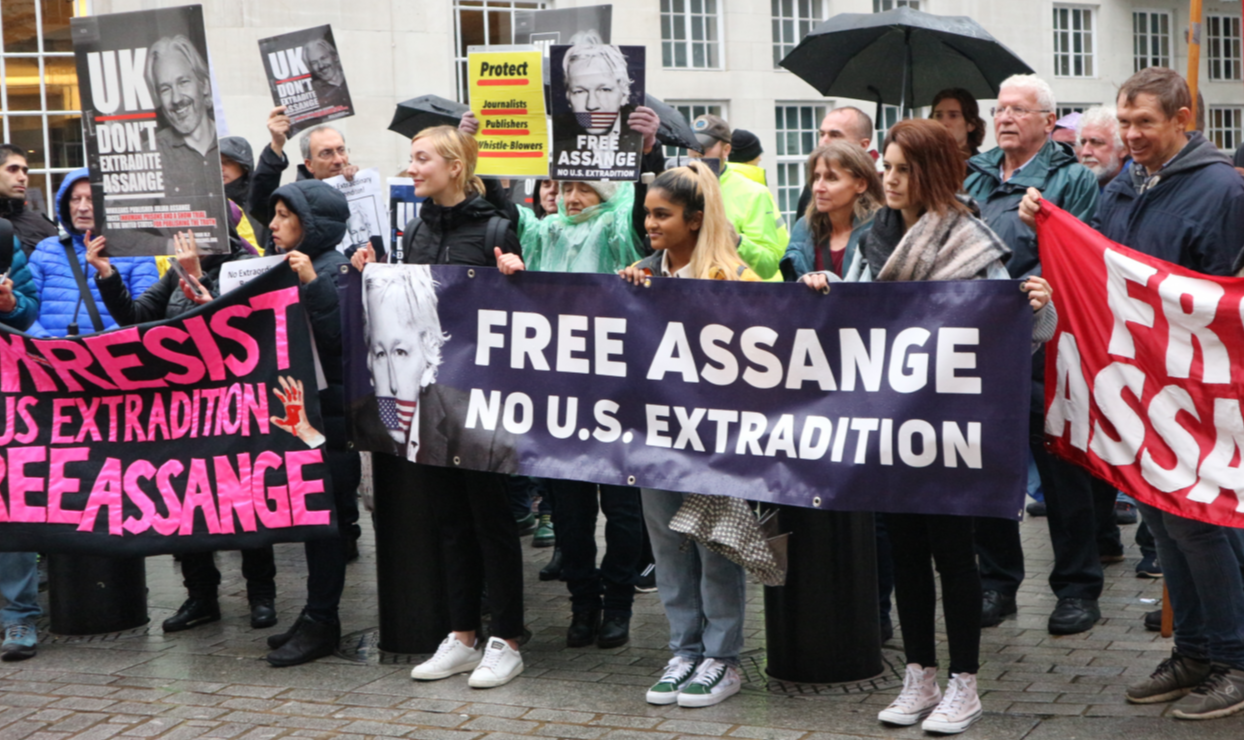 Fundador do WikiLeaks aguarda o julgamento do último recurso apresentado pela sua defesa para evitar a sua extradição aos Estados Unidos