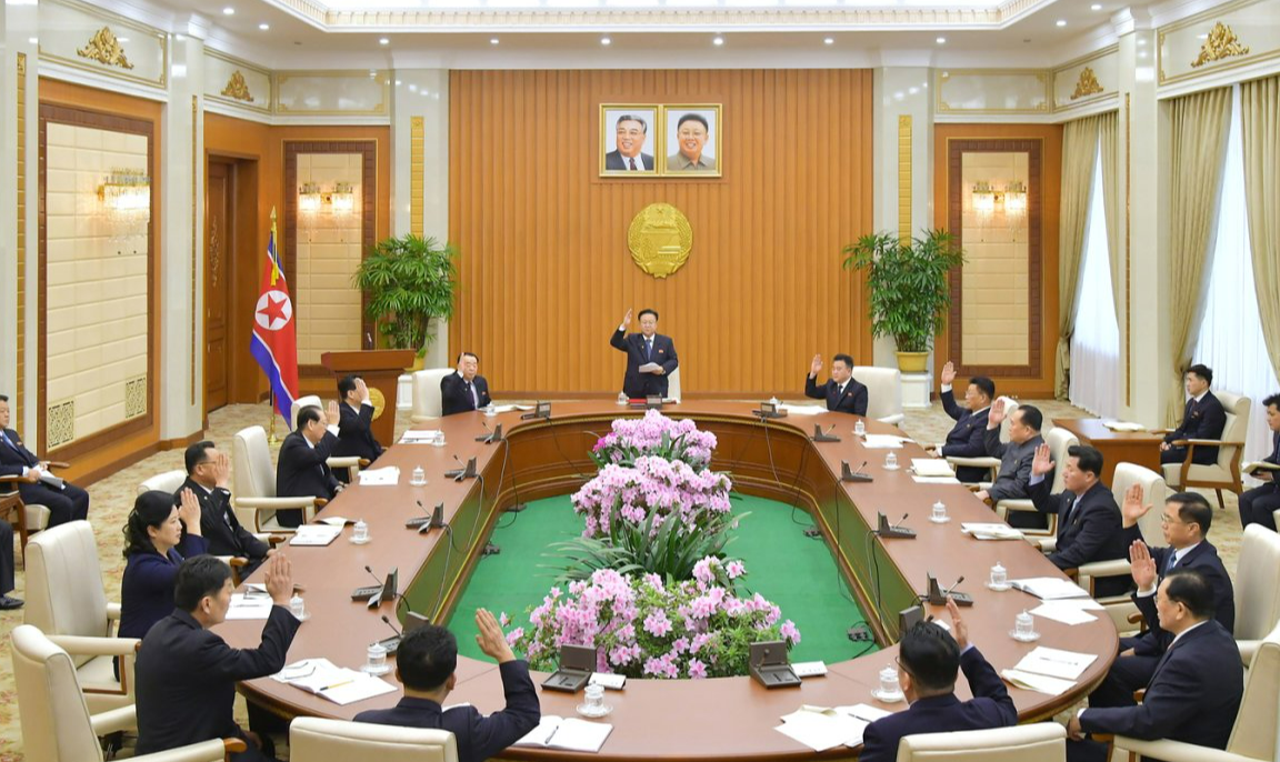 Representantes da Assembleia Popular norte-coreana votaram pela abolição de leis que simbolizam estabelecimento de relações entre ambos os países; Ministério da Unificação sul-coreano rechaçou resolução