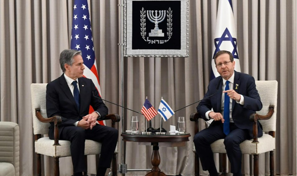 Secretário de Estado norte-americano deu declaração após encontro com presidente de Israel, Isaac Herzog, que acusou o grupo palestino de ‘violar regras’ sobre possível trégua humanitária