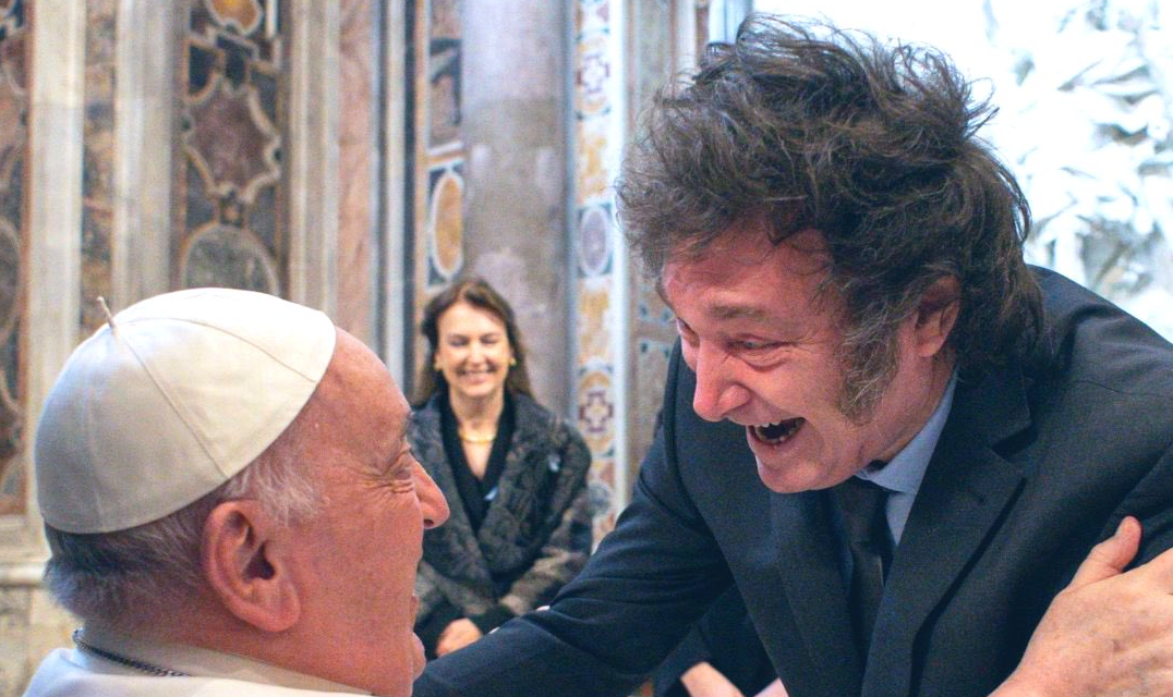 Primeira reunião entre Milei e alto representante da Igreja Católica ocorreu de forma breve durante passagem do chefe argentino pela Itália