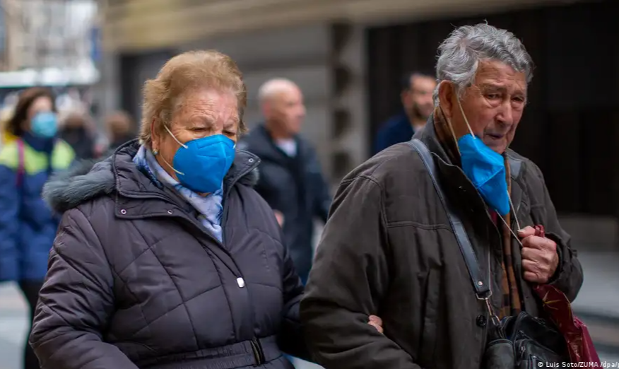 Alemanha e Reino Unido têm alta nos casos de covid-19, VSR e gripe, e Espanha volta a obrigar uso de máscaras em hospitais; Além disso, Itália teme propagação da gripe suína