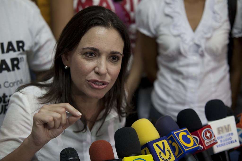 Mesmo inelegível, opositora Maria Corina mantém campanha eleitoral na Venezuela