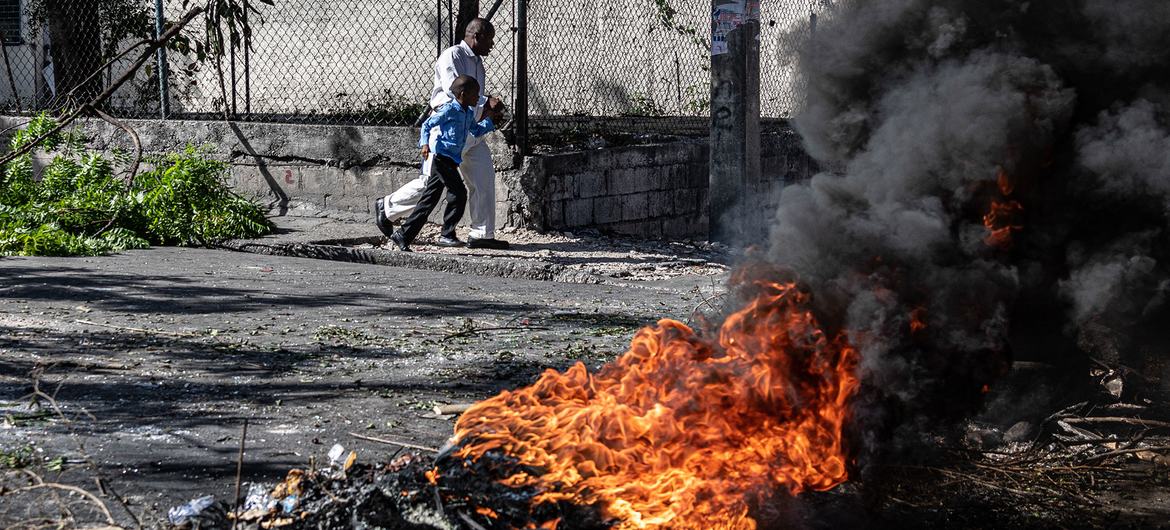 Crise no Haiti é resultado das ações dos EUA no país, afirma especialista