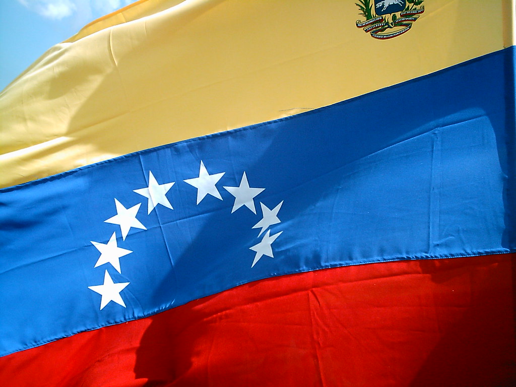 Oposição venezuelana decide manter ‘candidato tampão’ para eleição presidencial