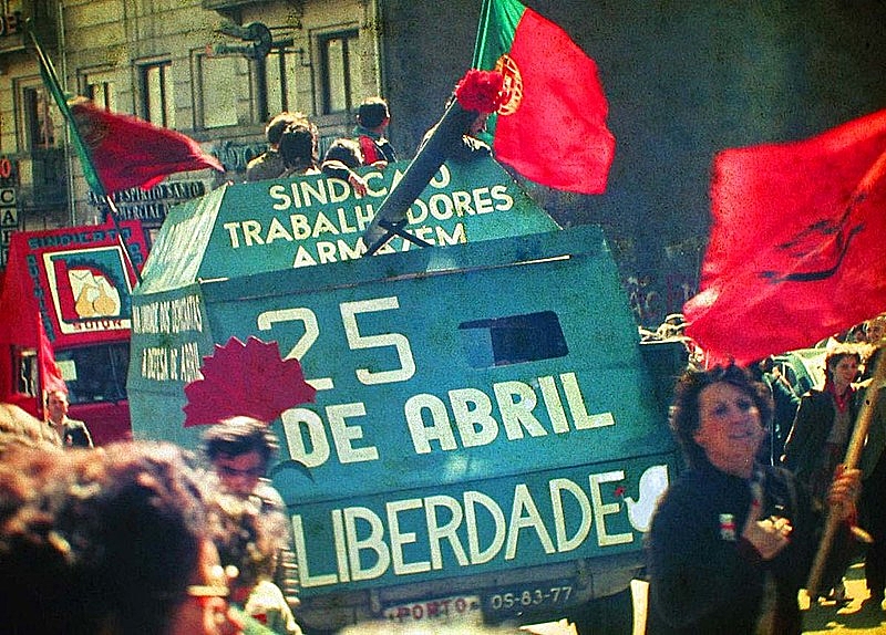 Portugal celebra 50 anos da Revolução dos Cravos marcado por ‘mea culpa colonial’ do presidente