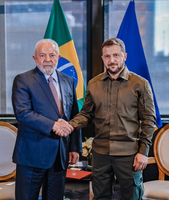 Zelensky diz que gostaria de visitar Brasil e alerta Lula sobre reunião com Putin