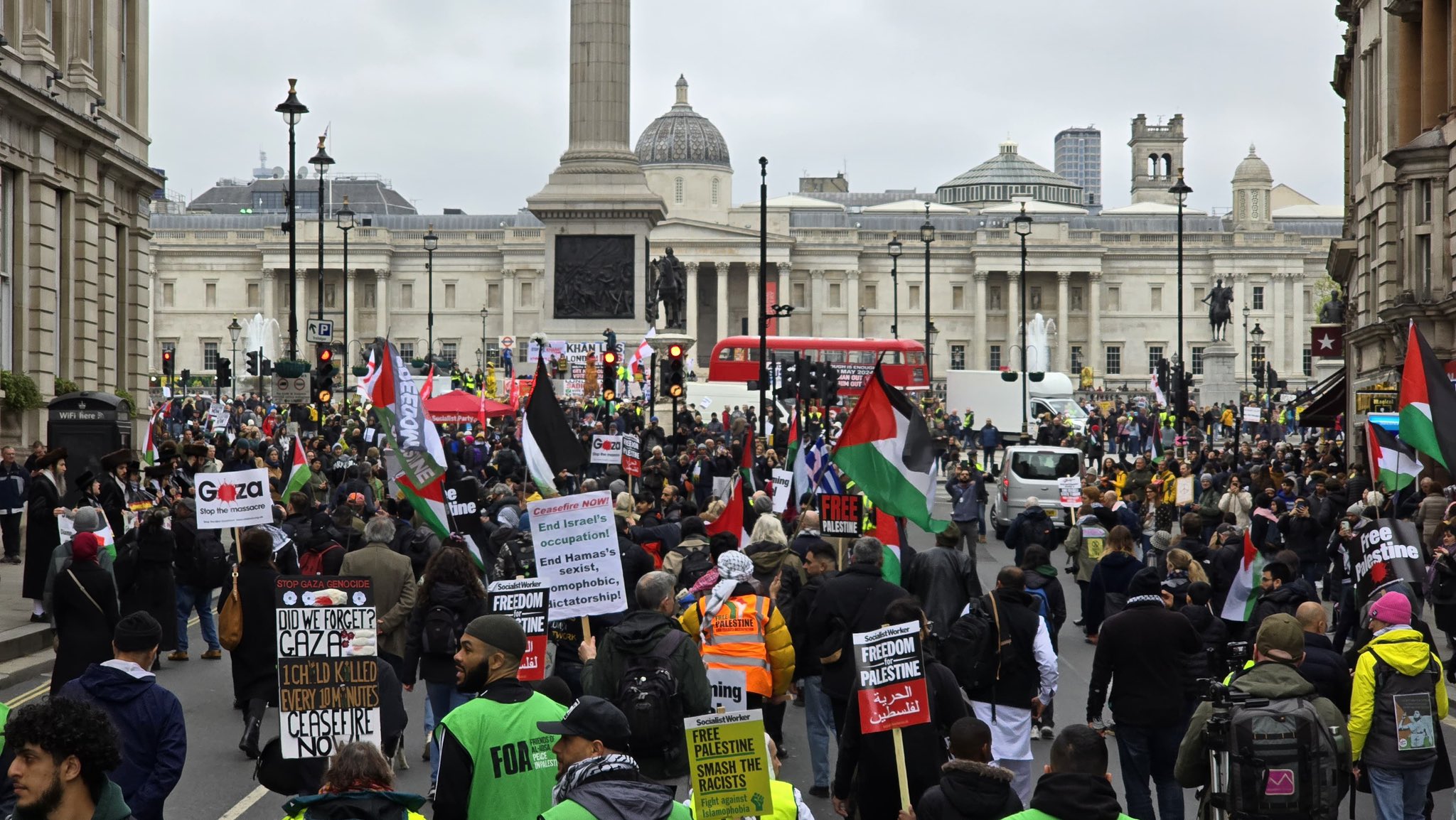 Em Londres, manifestantes pró-Palestina aplaudem universitários por protestos contra Israel