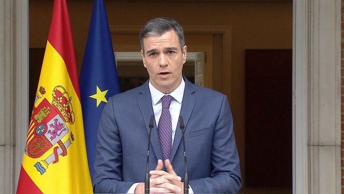 Premiê espanhol anuncia que continuará no cargo após esposa ser acusada de corrupção