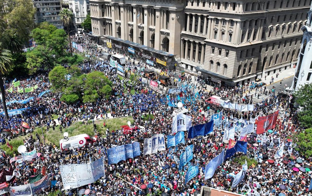 Maior central sindical da Argentina convoca segunda greve geral contra Milei