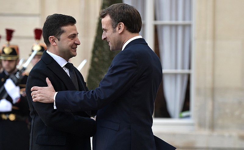 Macron volta a afirmar que não descarta envio de tropas terrestres para Ucrânia