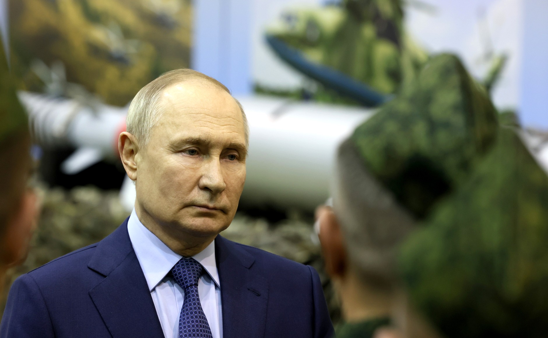 Economistas, militares e jovens se equilibram no balé político do Kremlin