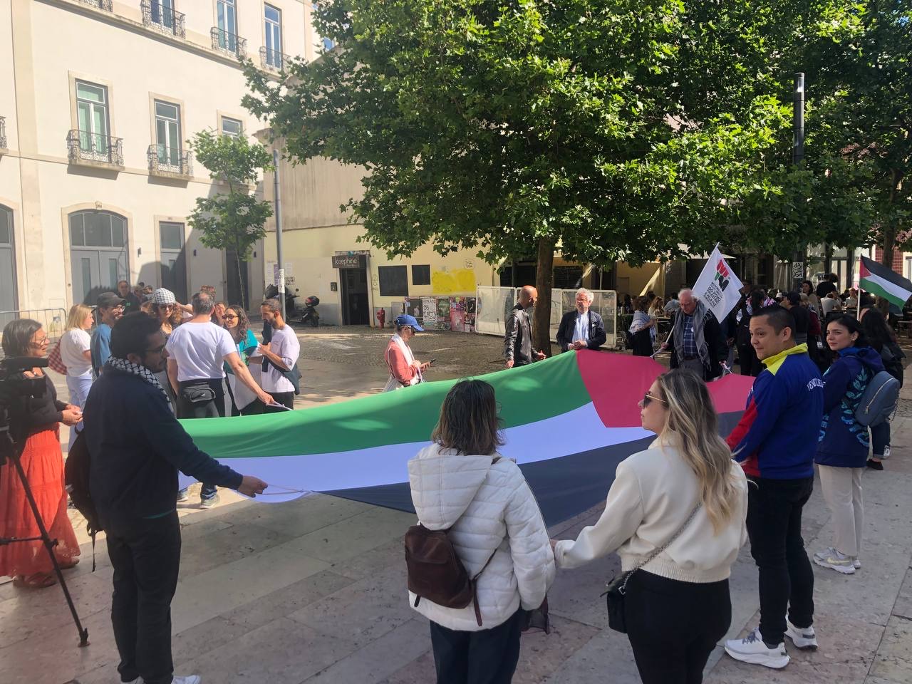 Em Portugal, comunidade brasileira exige fim do genocídio contra povo palestino