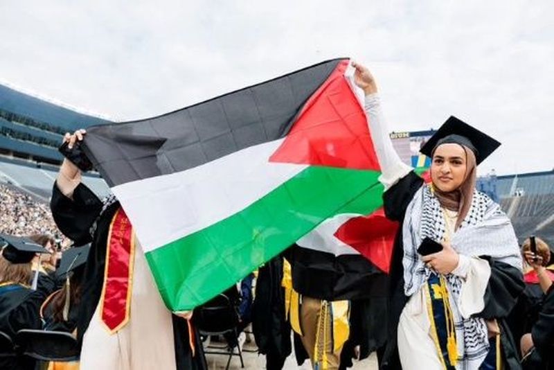 Vídeo: estudantes transformam formatura da Universidade de Michigan em protesto pró-Palestina