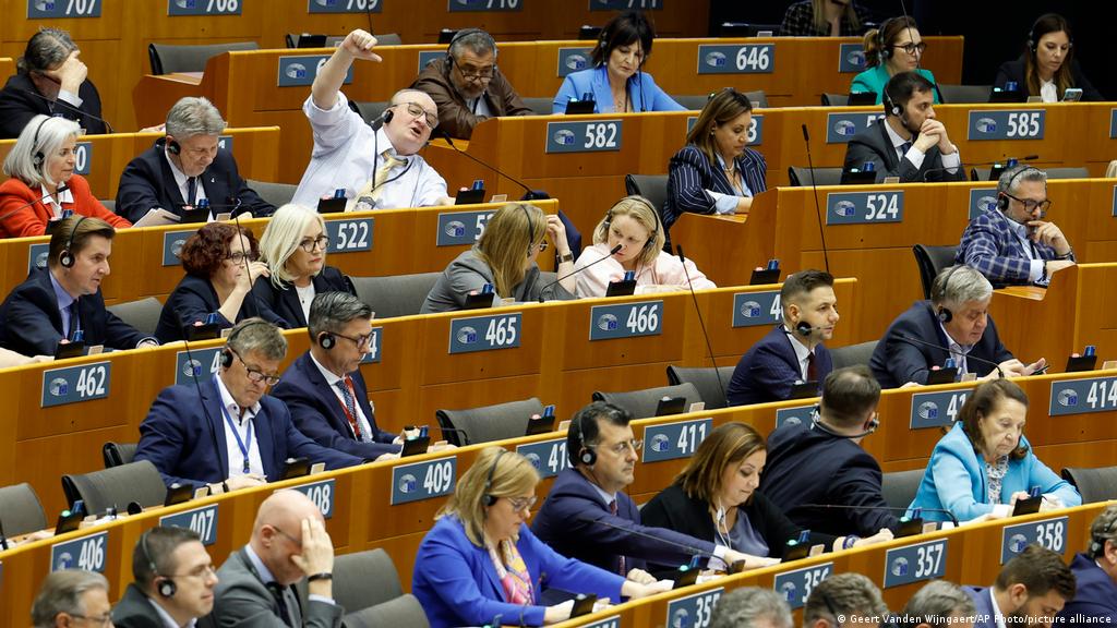 Como vota a extrema direita no Parlamento Europeu